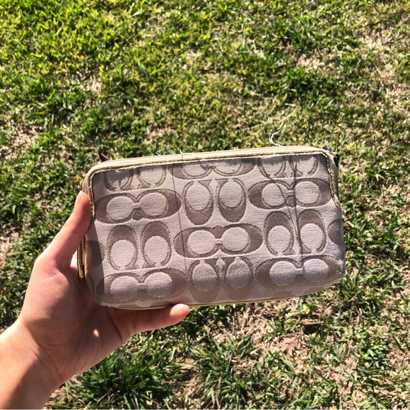 SOLD Coach wallet purse wrist bag - Picture 4 of 9